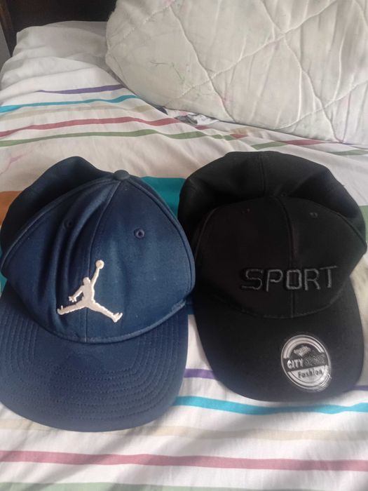 Troco esses 2 chapéus por 1 jogo do PS 2