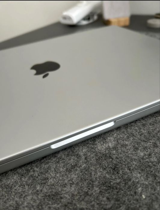 MacBook Pro 16 2021 M1 Pro 32GB RAM 512GB