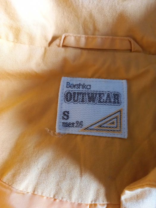 Parka Bershka cor mostarda