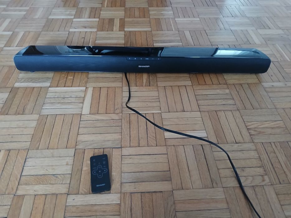Soubdbar Sharp z pilotem