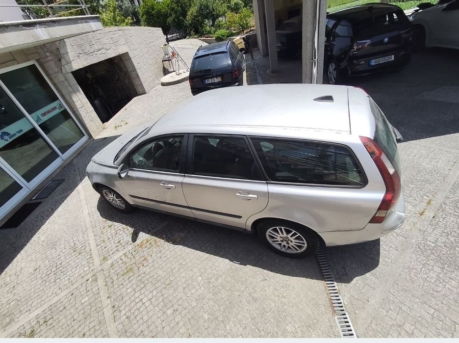 Volvo V50 de 2005 1.6d económica e fiável muito espaçososa e bom estado