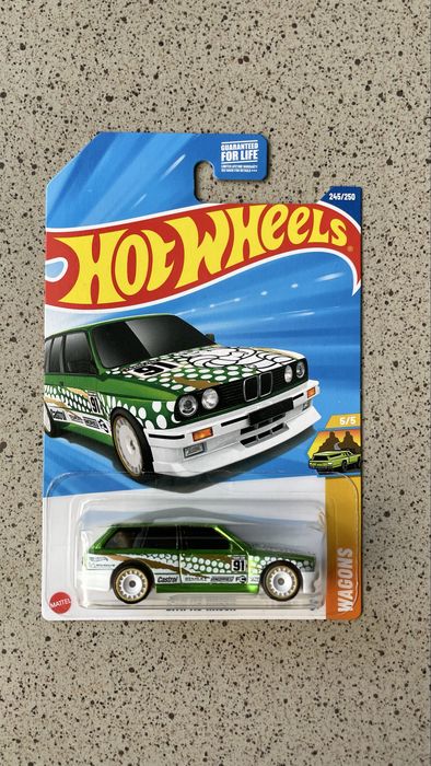Hot Wheels BMW M3 Wagon STH + Bugatti EB110 SS STH