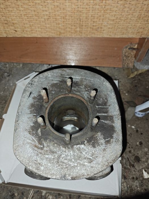 Циліндри двигуна іж планета 3 з головками