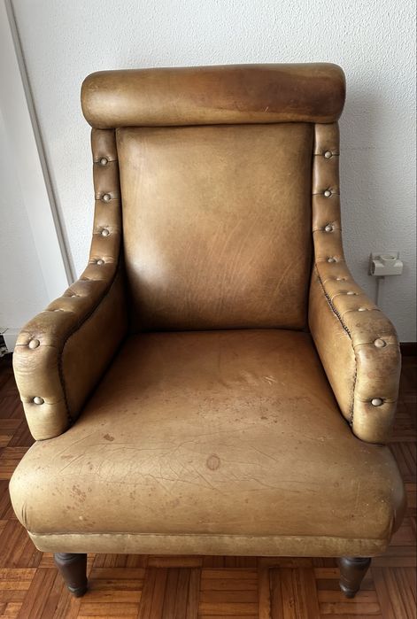 Poltrona vintage em couro – usada
