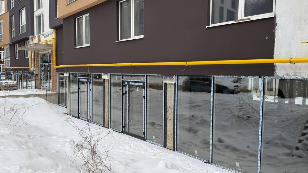 Продаж фасадного комерційного приміщення в новобудові
