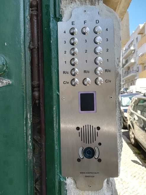 Instalação e reparação de videoporteiros e telefones de porta