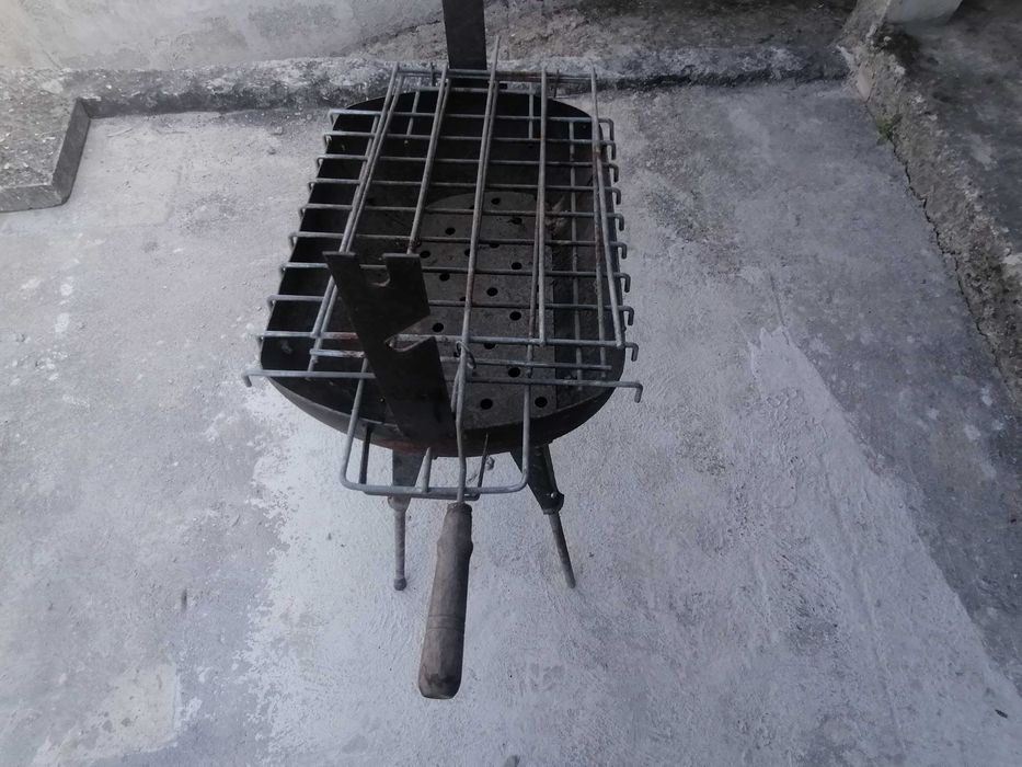 Grelhador a carvão