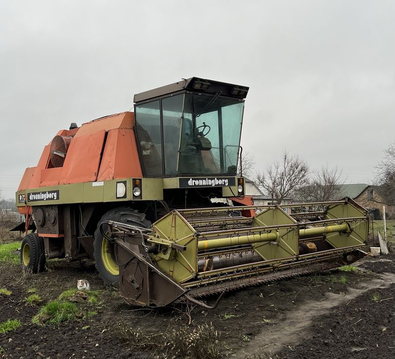 Продається зернозбиральний комбайн Dronningborg D7200 (Hydrostatic).