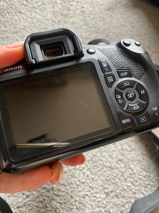 Canon EOS 2000D – Excelente Estado + Acessórios