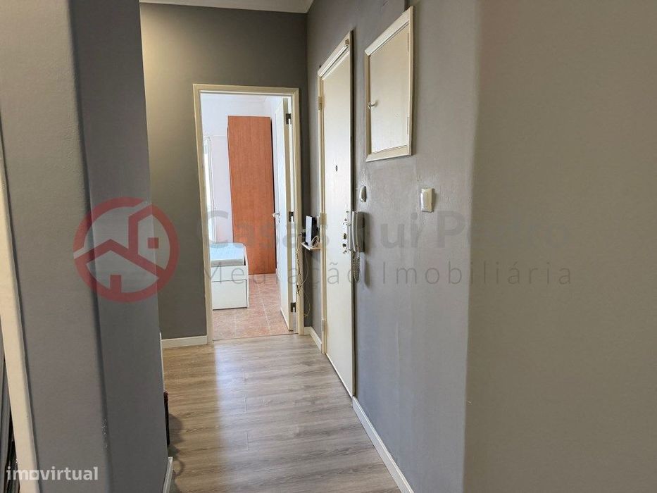 Apartamento T4 remodelado, a 5 minutos do metro do Laranjeiro, Almada