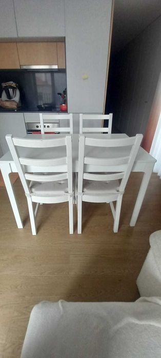 Conjunto de Jantar IKEA: Mesa Extensível + 4 Cadeiras (Branco)