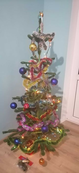 Елка разборная с герляндоми игрушками