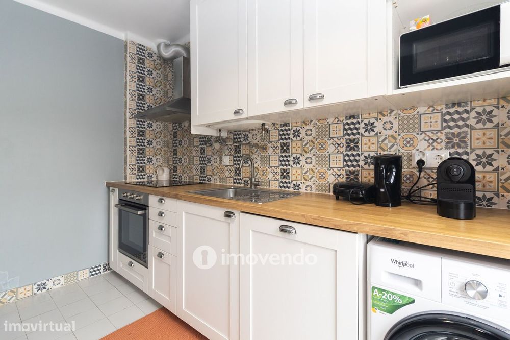 Apartamento T2 com áreas generosas e varanda, em Setúbal