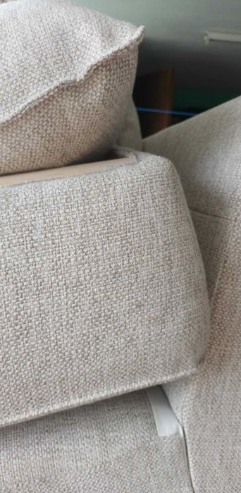 Sofá bege com chaise longue