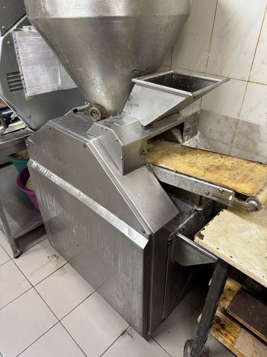 Тістоділитель. Тістодільна машина тестоделитель