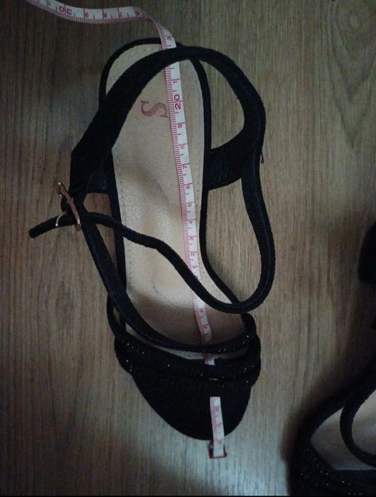 Buty na koturnie
