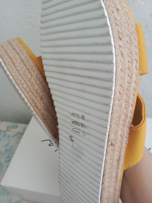 Продаю!Босоножки женские.