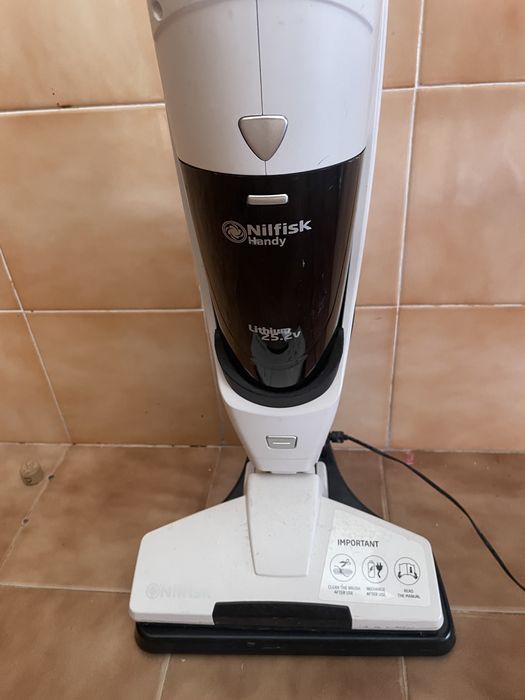 Nilfisk avariado para pecas , aspirador vertical 2 em 1