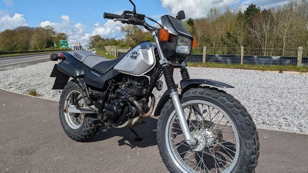 YAMAHA TW 125 owiewka osłona boczek zbiornik silnik zawieszenie set podnóżek swap siedzenie chłodnica regulator moduł przełącznik przekaźnik licznik wiązka tłumiki arrow