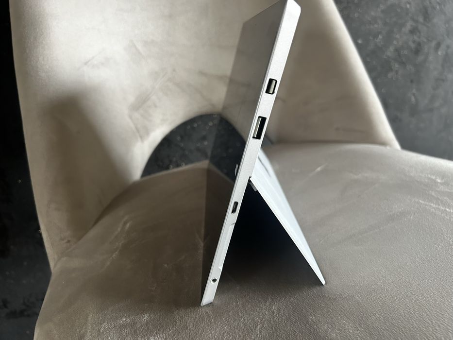 Microsoft Surface 3 Model: 1645 128GB Srebrny 4GB Ram win10 uszk dotyk