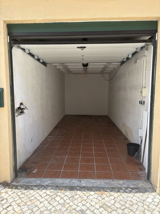 Garagem para alugar Massama