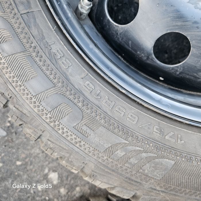 Koła zimowe 175/65/15 Toyota Yaris 4x100 TPMS bieżnik 8mm-7mm 20rok
