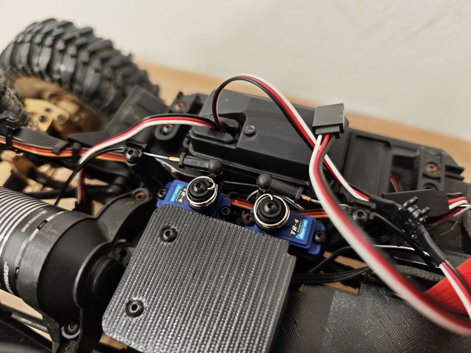 Traxxas TRX-4 tacital unit / defender