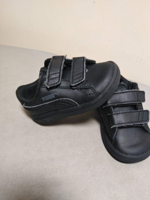 Sapatilhas pretas da marca PUMA, para menino