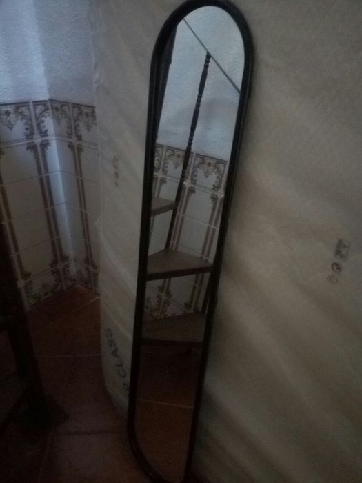 Espelho antigo vintage parede ou chão. Estilo vintage