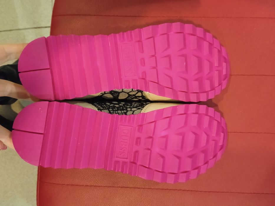 Sapatilhas Guess novas T. 38