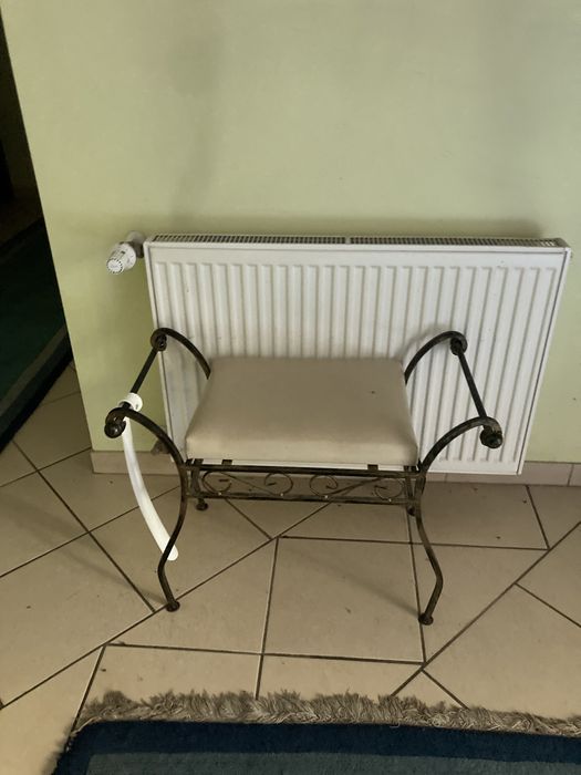 konsola, lustro i pufa