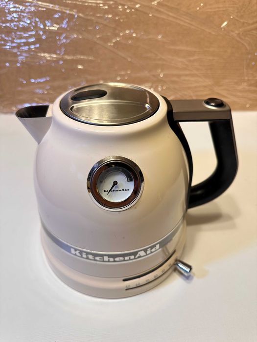 Czajnik KitchenAid Artisan 1.5 L kremowy
