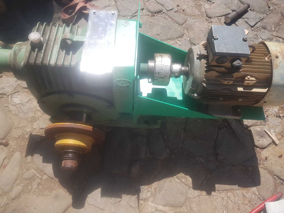 Motoreduktor slimakowy 5,5kW 33obr