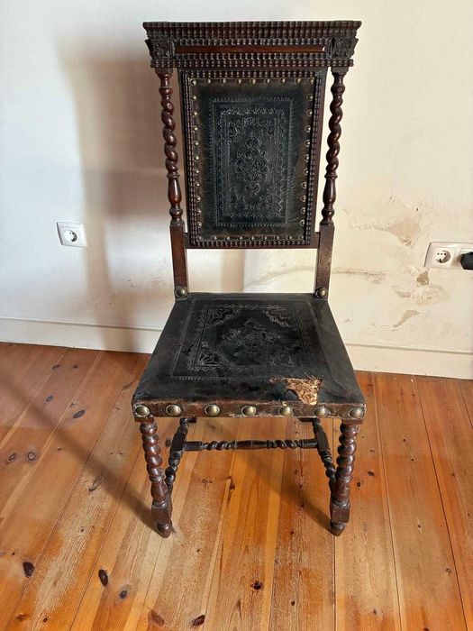 Conjunto Torcidos e Tremidos: Armário, Secretária, 2 Cadeiras