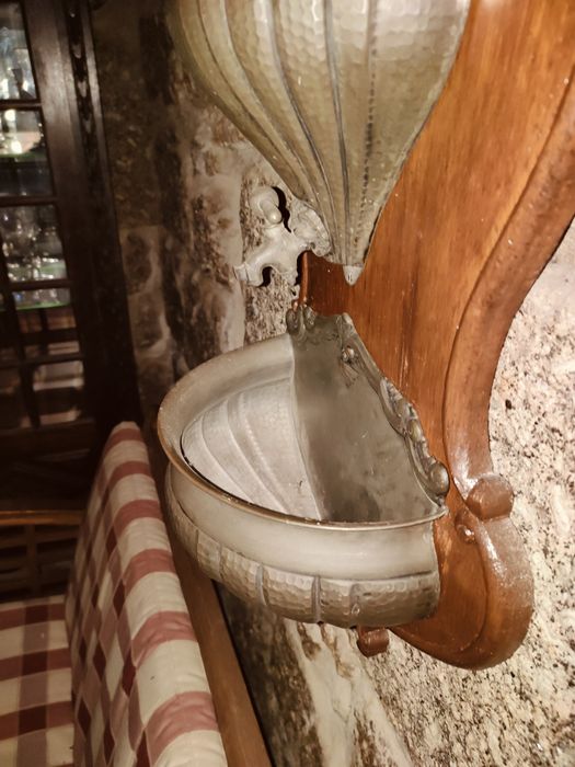 Lava mãos antigo em metal