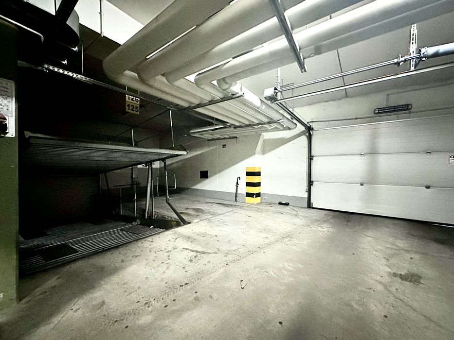 ul. Strońska _ miejsce postojowe _ platforma _ na sprzedaż