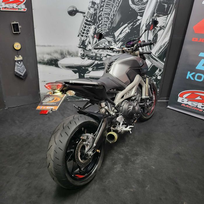 Yamaha - MT --09