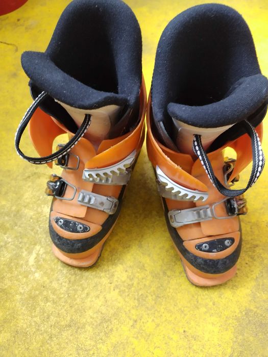 Buty dziecięce Rossignol rozmiar 19-19.5, dł.ok. 190mm,237 mm skorupa.
