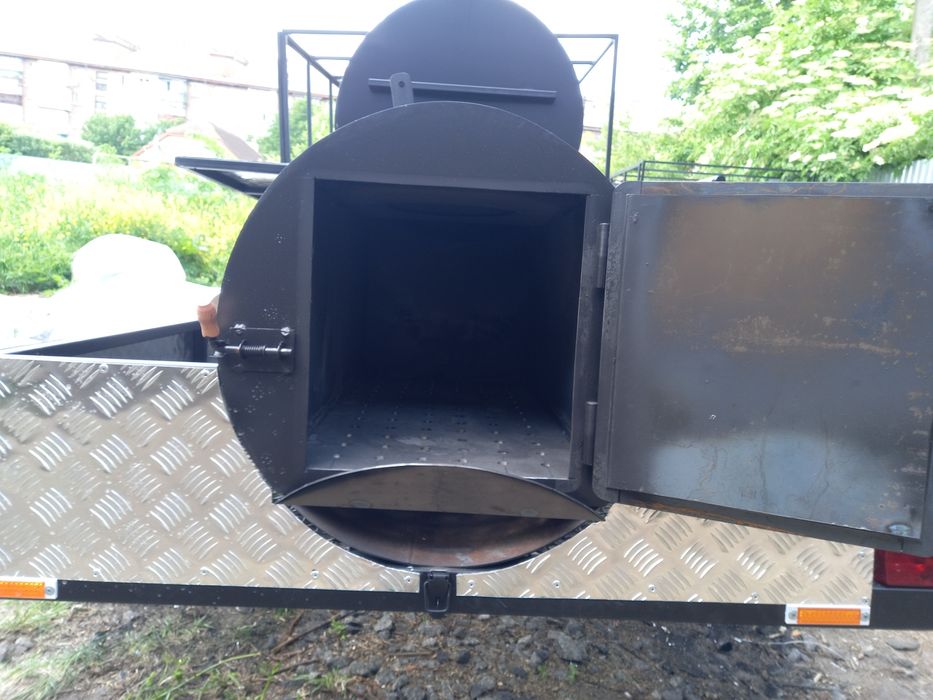 Коптільня на колесах Барбекю бочка мангал на причіпі Смокер