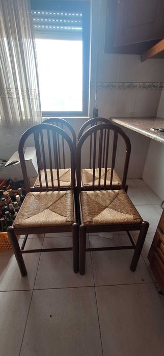 Mesa de cozinha e cadeiras