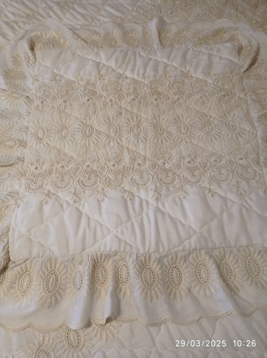 Colcha bordada cama casal