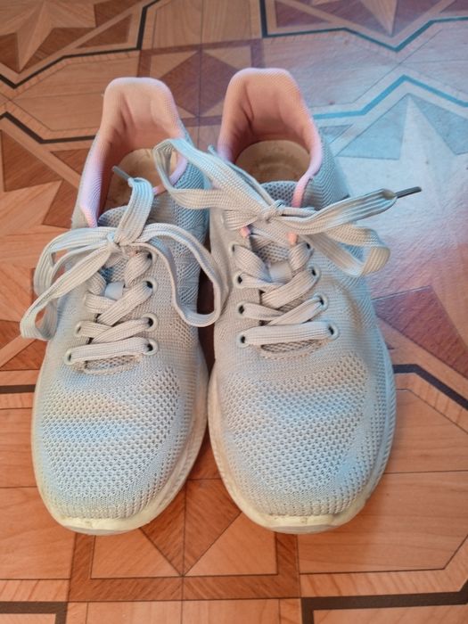 Кросівки на дівчинку 36 р