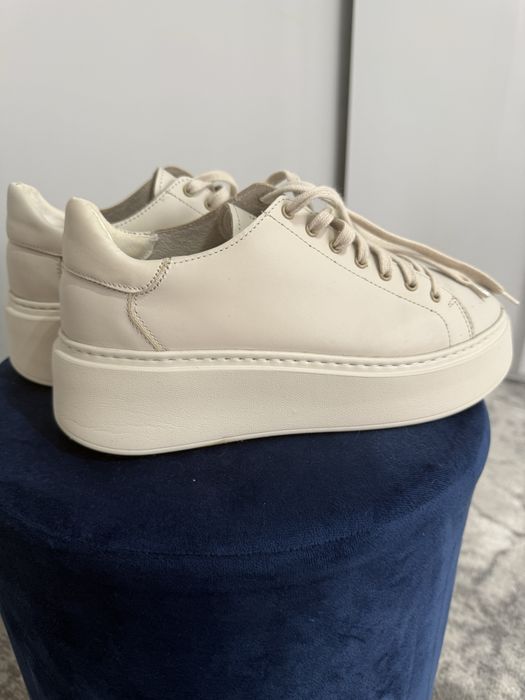 Sneakersy nessi stan bardzo dobry