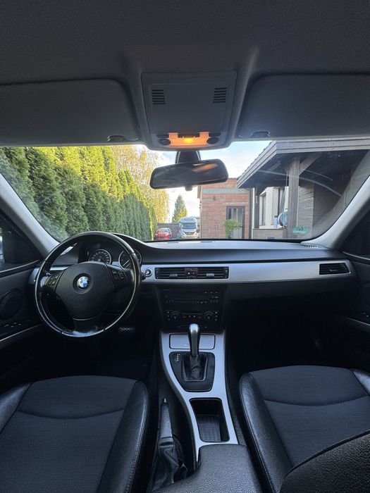 BMW 3 E90 320i Automat!