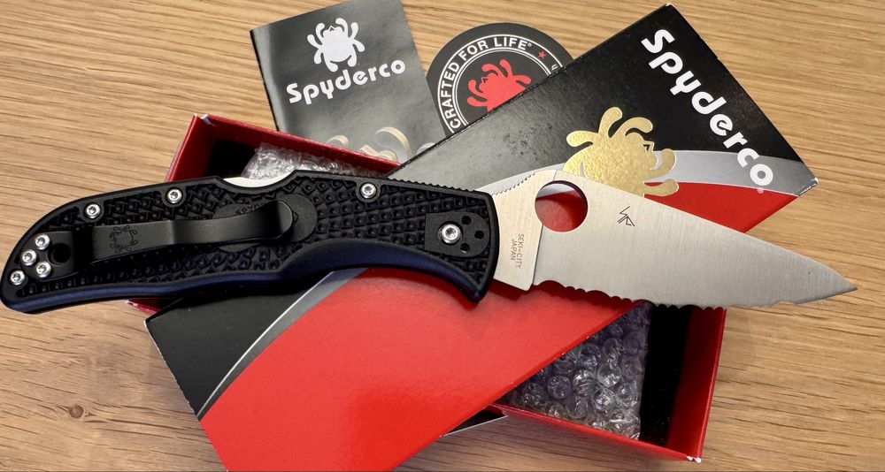 Spyderco Endela Serrated VG-10