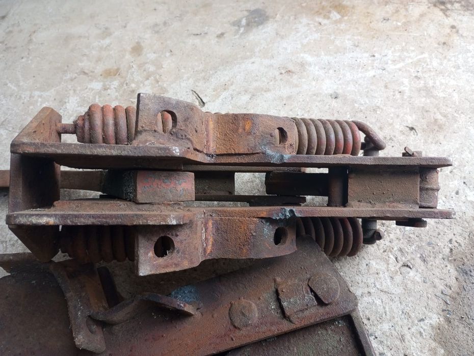 Пружинні механізми підйому секцій культиватора (2 шт.)