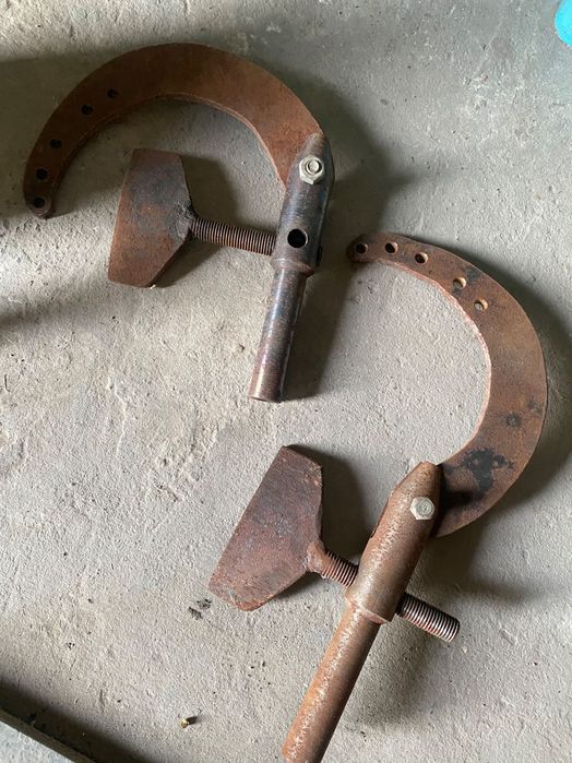 Трубний ключ затискач