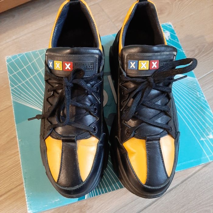 Стильні шкіряні кросівки чорно-жовті 37 р.