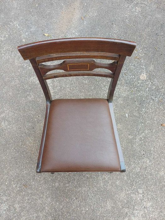 Mesa grande, com 6 cadeiras, de sala de jantar