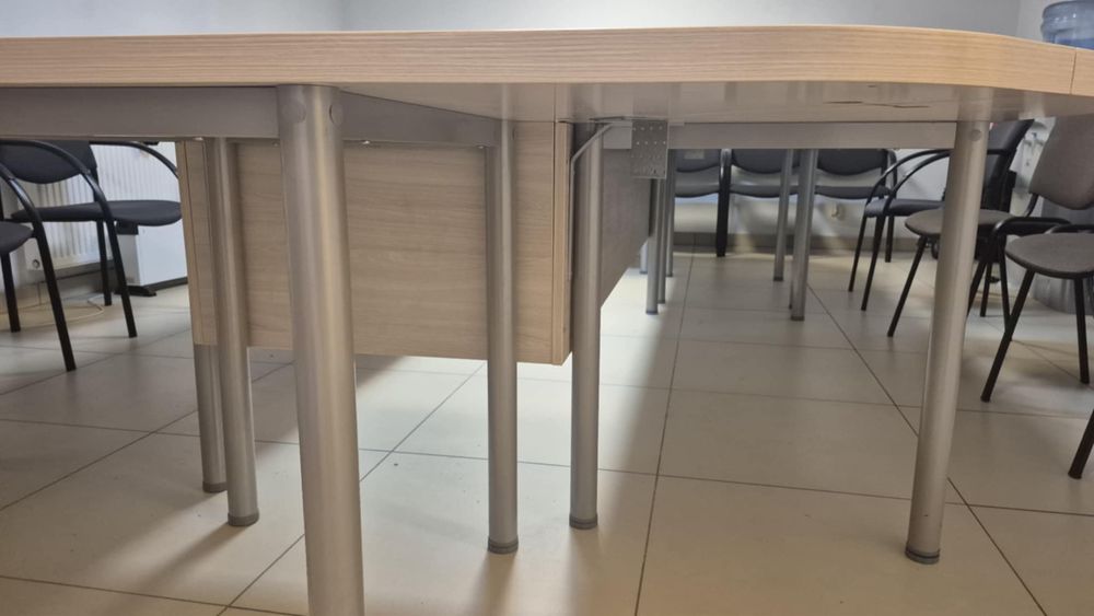 Stół konferencyjny